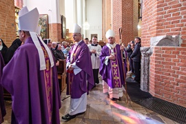 Pożegnali biskupa Jana Styrnę zdjęcie nr 270641
