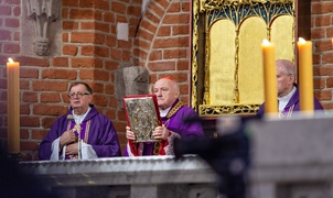 Pożegnali biskupa Jana Styrnę