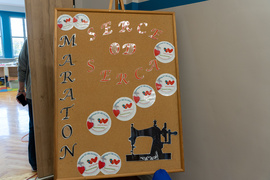 Serce od serca. Biją rekord w szyciu wyjątkowych poduszek