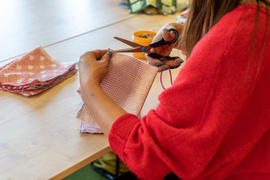 Serce od serca. Biją rekord w szyciu wyjątkowych poduszek