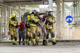 Pożar w bazie paliw i lasach Zaporowa