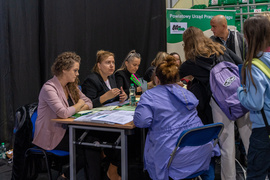 Praca (i szkoła) szukają człowieka