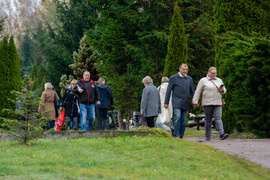 Na cmentarz głównie autobusem