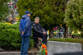 Na cmentarz głównie autobusem