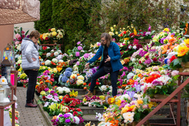 Na cmentarz głównie autobusem