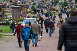 Na cmentarz głównie autobusem