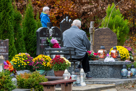 Na cmentarz głównie autobusem