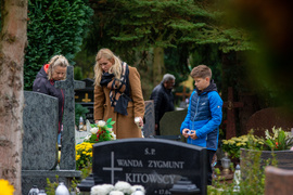 Na cmentarz głównie autobusem