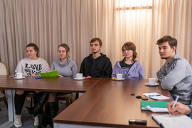 Dwa światy. Młodzi radni spotkali się ze „starymi“