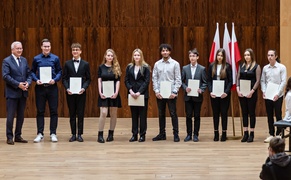 Najlepsi ze stypendiami premiera