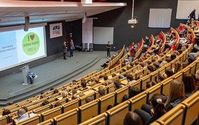 Słowa wolności dla pozbawianych wolności słowa