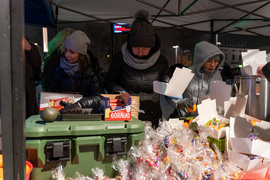 Wspólny posiłek i kolędowanie. \"Tu każdy czuje się potrzebny\"