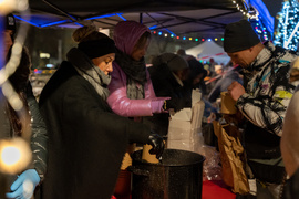 Wspólny posiłek i kolędowanie. \"Tu każdy czuje się potrzebny\"