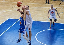 Lider lepszy od wicelidera