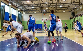 Lider lepszy od wicelidera