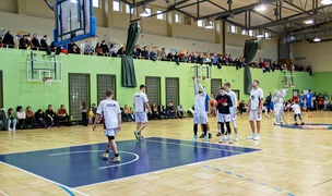 Lider lepszy od wicelidera