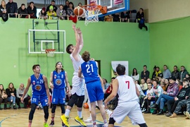 Lider lepszy od wicelidera