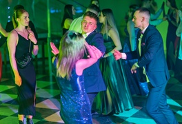 \"Bawcie się świetnie i zapomnijcie się na chwilę\". Studniówka IV LO