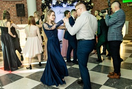 Studniówka ZSEiO: „Jesteście piękni, cudowni i tak też macie się bawić\"