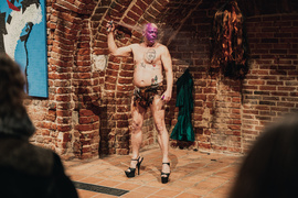 Transseksualne podróże i nobilitacja banałów w Galerii EL