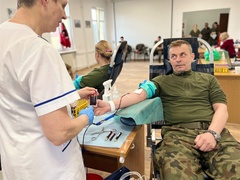 Oddajemy krew nie dla siebie, choć też możemy jej potrzebować Oddajemy krew nie dla siebie, choć też możemy jej potrzebować