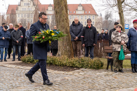 Patriotyczny obowiązek spełniony. Uroczystości pod pomnikiem Patriotyczny obowiązek spełniony. Uroczystości pod pomnikiem