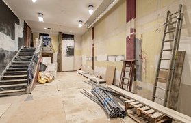 Teatr nasz widać ogromny