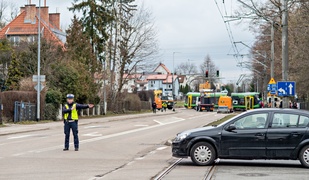 Wykolejony tramwaj na Bema. Ulica była nieprzejezdna