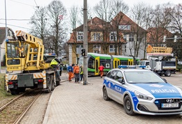 Wykolejony tramwaj na Bema. Ulica była nieprzejezdna