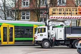 Wykolejony tramwaj na Bema. Ulica była nieprzejezdna