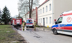 Pożar przy Stawidłowej. Mieszkańcy ewakuowani