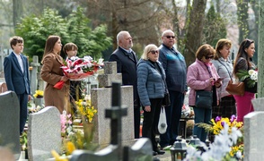 \"Myśl o ich losach powinna łączyć nas wszystkich\"