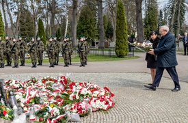 \"Myśl o ich losach powinna łączyć nas wszystkich\"