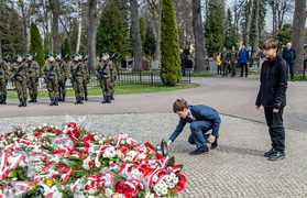 \"Myśl o ich losach powinna łączyć nas wszystkich\"