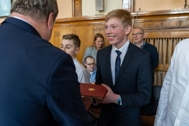 Prezydent rozdał stypendia