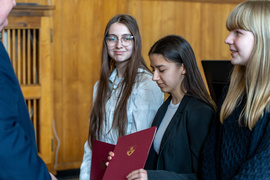 Prezydent rozdał stypendia