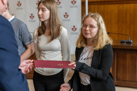 Prezydent rozdał stypendia