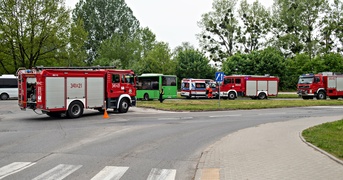 Zderzenie miejskiego autobusu z osobówką