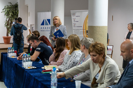 \"Depresyjni, zagubieni, samotni\". Rozmowy wokół zdrowia psychicznego młodych
