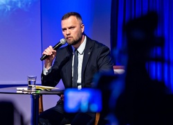 Portowa debata, która do wyborów nic nie zmieni   (okiem naczelnego) 