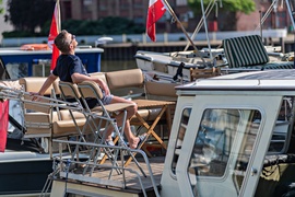 \"Navigare necesse est\"