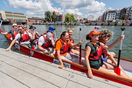 Smocza rywalizacja z kąpielą w rzece