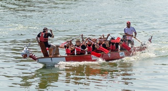 Smocza rywalizacja z kąpielą w rzece