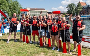 Smocza rywalizacja z kąpielą w rzece