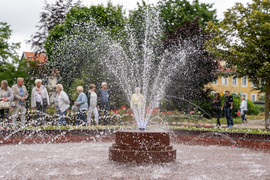 Fontanna już działa. Gdzie są aniołki? Fontanna już działa. Gdzie są aniołki?