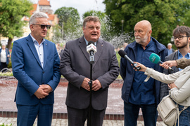 Fontanna już działa. Gdzie są aniołki? Fontanna już działa. Gdzie są aniołki?