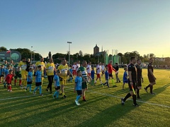 Mecz gwiazd przy sztucznym świetle. Braniewo wita na nowym stadionie