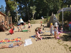 Niesamowity, leśny park zabaw Żłobka, Przedszkola i Zerówki Mały Europejczyk w Elblągu