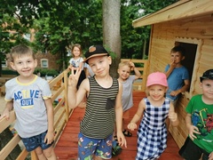 Niesamowity, leśny park zabaw Żłobka, Przedszkola i Zerówki Mały Europejczyk w Elblągu