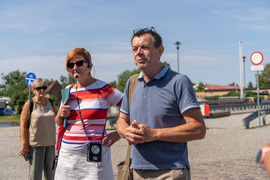 Z przewodnikiem poznawali początki historii miasta